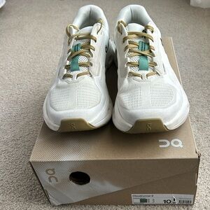 On Cloudrunner 2 women’s sneaker, size 10